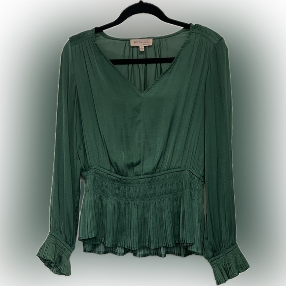 Philosophy Brushed Satin Peplum Smocked Green Tiny Pleats Hem LS - Top size M - Picture 1 of 7